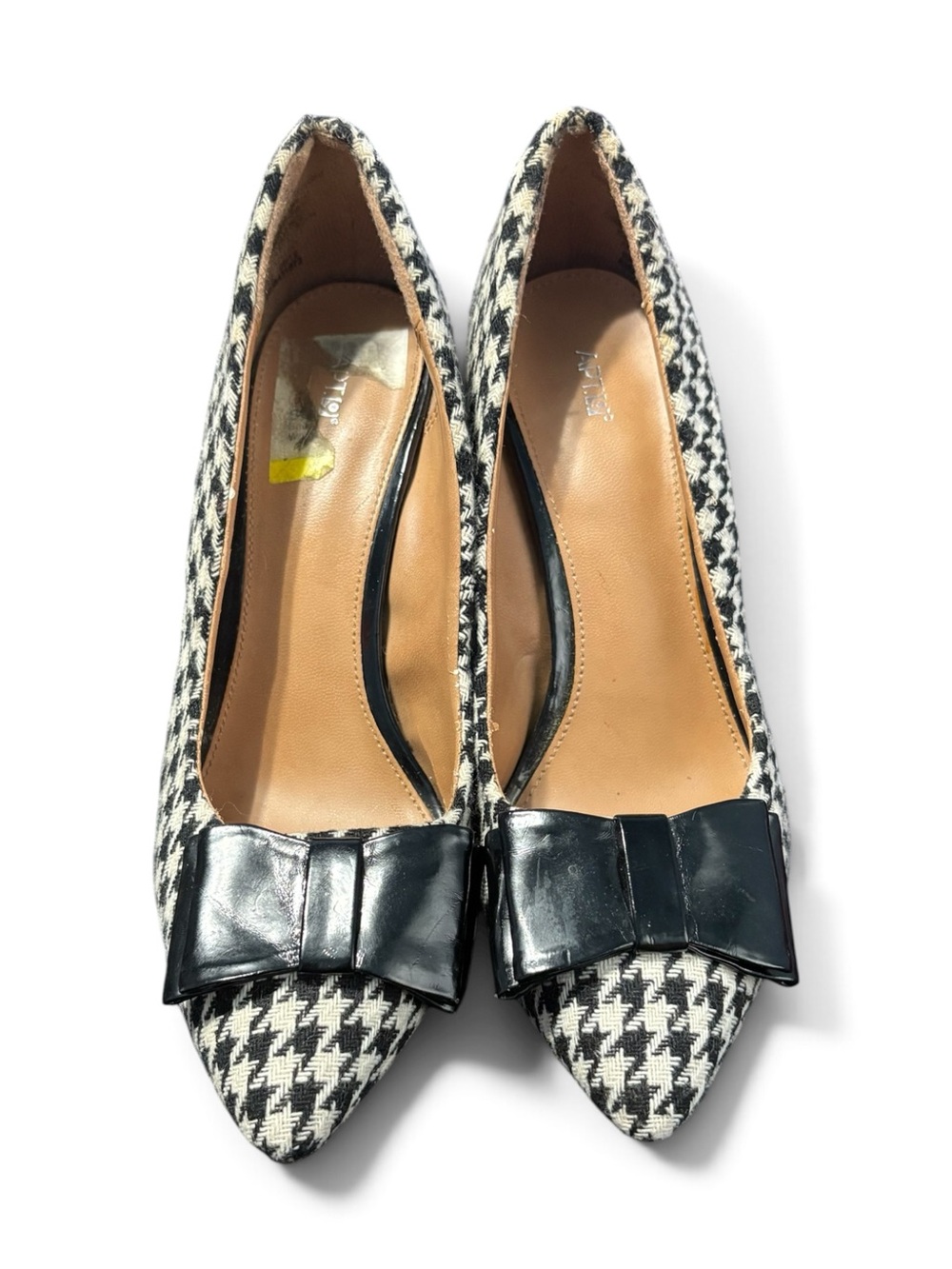 Sale‼️ Apt. 9 Black & White Houndstooth Pointed Toe Pumps with Patent Bow - Picture 2 of 5